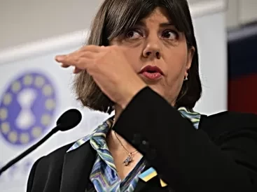 Γιατί όλοι στο Πέραμα κοιτούσαν εμβρόντητοι τη θεόρατη Λάουρα Κοβέσι