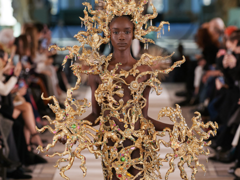“An Age of Discipline”: O Schiaparelli άνοιξε την Haute Couture Week με ένα εντυπωσιακό show