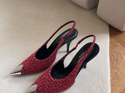 Vesper heels: To νέο It παπούτσι που βλέπουμε παντού στο IG έχει υπογραφή Saint Laurent