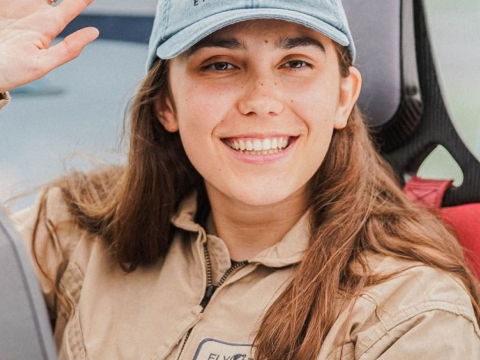 Η 19χρονη Zara Rutherford είναι και επίσημα η νεότερη πιλότος που γύρισε τον κόσμο με μηχανοκίνητο - αλλά δεν θα το ξαναέκανε 