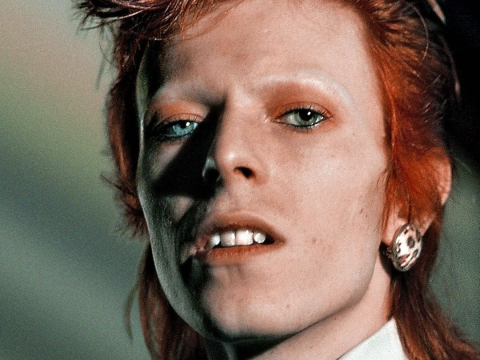 Moonage Daydream: Το doc για τον David Bowie έχει trailer και καθηλώνει