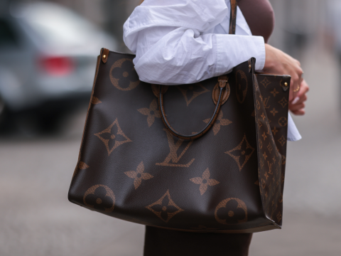 O Louis Vuitton είπε "Μύκονοοος" και δημιούργησε μια τσάντα αφιερωμένη στο νησί