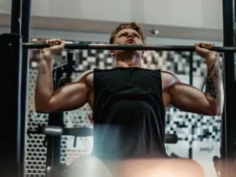 Η απόλυτη τεχνική για δυνατούς μυς είναι φυσικά του Arnold Schwarzenegger