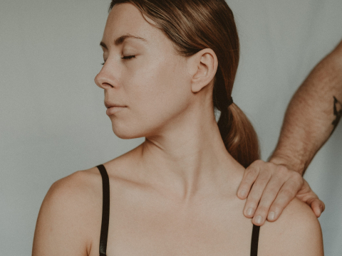 Άνδρας στη Σουηδία κατηγορείται ότι εξέδιδε τη σύζυγό του σε 120 άνδρες