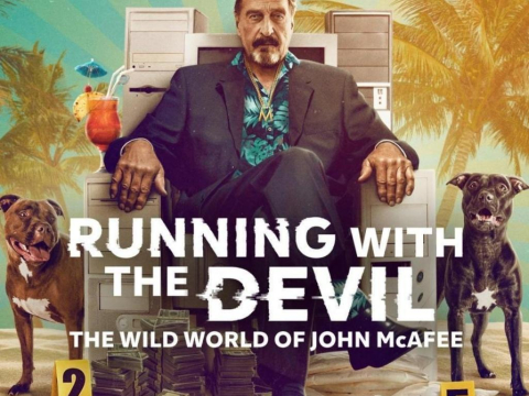 Ευφυής, Αντισυμβατικός και Φυγάς: Όσα πρέπει να ξέρετε για τον John McAfee πριν δείτε το ντοκιμαντέρ του Netflix