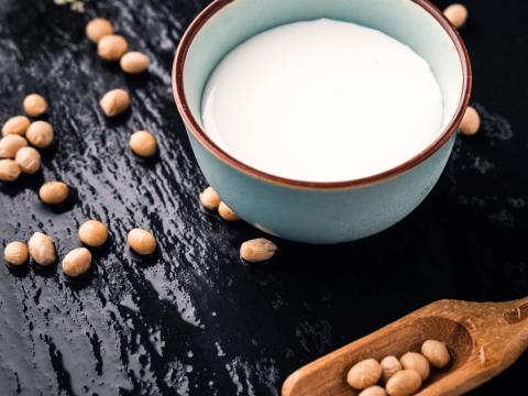 Τι θα συμβεί στο σώμα σας αν πίνετε γάλα σόγιας κάθε μέρα