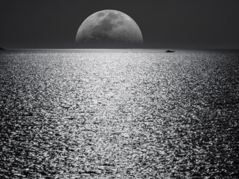 «Το Αυγουστιάτικο Φεγγάρι»: To Ίδρυμα Ευγενίδου μοιράζεται ένα κείμενο του διευθυντή του Πλανηταρίου και αστροφυσικού Διονύση Σιμόπουλου