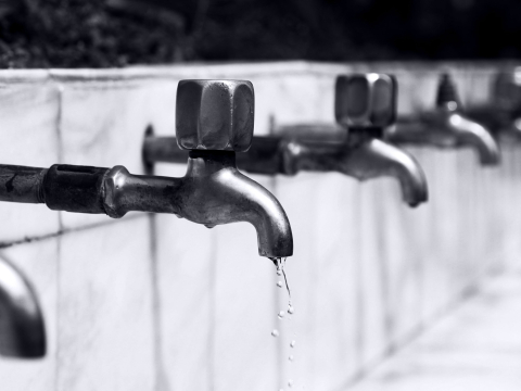 Μεγάλη Βρετανία: Κηρύχθηκε καθεστώς ξηρασίας - Απαγορεύονται τα λάστιχα, όριο στην αγορά εμφιαλωμένου νερού