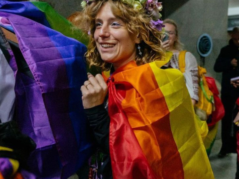 Ο πόλεμος δεν σταματά το Pride: ΛΟΑΤΚΙ+ Ουκρανοί παρέλασαν μέσα στο μετρό