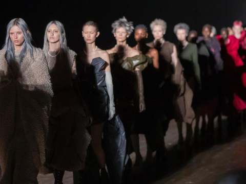 Marc Jacobs Spring 2023: Η θλίψη, η έμπνευση και η Vivienne Westwood