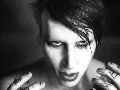 Ο Marilyn Manson κατηγορείται για επαναλαμβανόμενη σεξουαλική κακοποίηση 16χρονης, το 1995