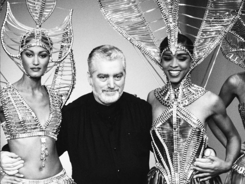 Οι iconic δημιουργίες του Πάκο Ραμπάν που αποδεικνύουν πως ήταν ένας από τους πιο ριζοσπαστικούς σχεδιαστές που γνώρισε ποτέ η μόδα