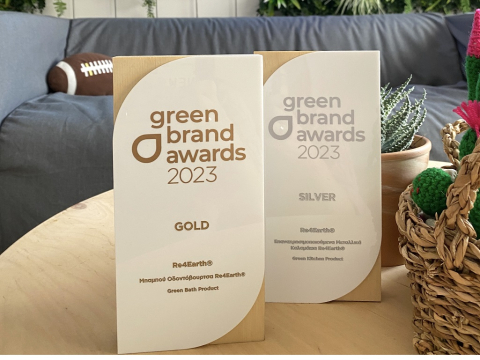 Με δύο Green Brand Awards  συστήνεται στην ελληνική αγορά,  η Re4Earth®, το νέο, πραγματικά eco-friendly brand