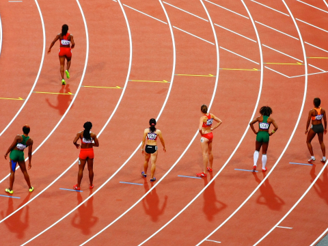 World Athletics: Απαγορεύει σε τρανς αθλήτριες να συμμετέχουν σε διεθνείς αγώνες γυναικών