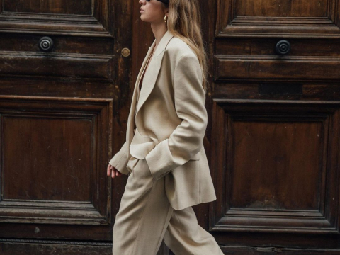 Summer Suits: 5 cool καλοκαιρινά looks με κοστούμι, για όσες δεν μπορούν να τα αποχωριστούν