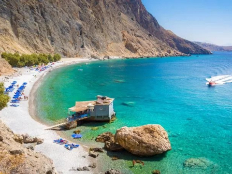 Η εξωτική παραλία κρυμμένη στο «Μονακό» της Ελλάδας - Μόλις δύο ώρες από την Αθήνα