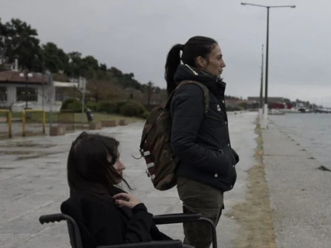 «Μαμά, έρχομαι»: Έρχεται το ντοκιμαντέρ για την πολύνεκρη σιδηροδρομική τραγωδία στα Τέμπη