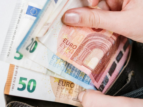  Voucher 800 ευρώ σε οικογένειες: Τελευταία ευκαιρία για αιτήσεις