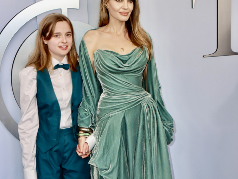 Η Αντζελίνα Τζολί και η κόρη της, Βιβιέν, με ασορτί σύνολα στα Tony Awards