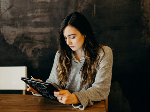 Έξι στους 10 είναι μακροχρόνια άνεργοι, σύμφωνα με στοιχεία της ΕΛΣΤΑΤ
