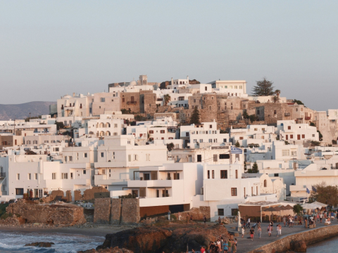  Διακοπές χωρίς αυτοκίνητο: Τα δύο ελληνικά νησιά που προτείνει η Τelegraph για το καλοκαίρι 