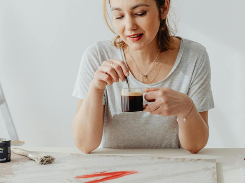 3 λόγοι που ο καφές μπορεί να σου προκαλέσει υπνηλία και τι να κάνεις γι’ αυτό 