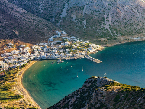 Τουρισμός: Αισιόδοξο ξεκίνημα για τη σεζόν στις Κυκλάδες - Παραμένει η ανησυχία για τη διεθνή κρίση