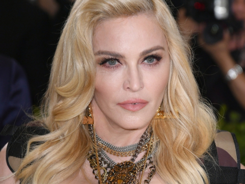 Ισπανική ποδοσφαιρική ομάδα ψάχνει τη Μαντόνα για μια ιστορική φανέλα 36 ετών