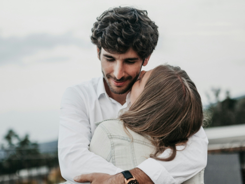 Lovebombing, Situationship και Princess Treatment: Το λεξικό της Gen Z για τον έρωτα