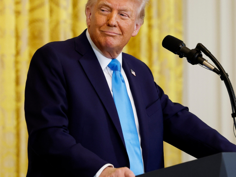 Αναβάλλεται η κυκλοφορία του χρυσού smartphone του Ντόναλντ Τραμπ