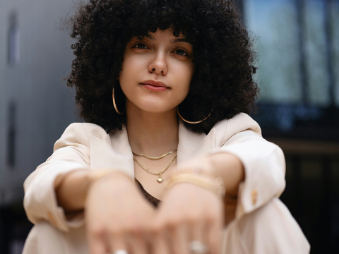 Γυναίκα σκέφτεται