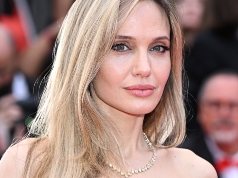 Η Angelina Jolie, το κεντρικό πρόσωπο της καμπάνιας TOM FORD Runway Lip Color, μαγνήτισε τα βλέμματα στο Φεστιβάλ Κινηματογράφου Καννών