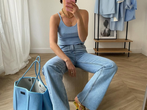 Η νέα εμμονή των fashion girls είναι να «ντύνουν» τα μπατζάκια των τζιν τους με αλυσίδες και δεν έχουμε δει πιο cool trend