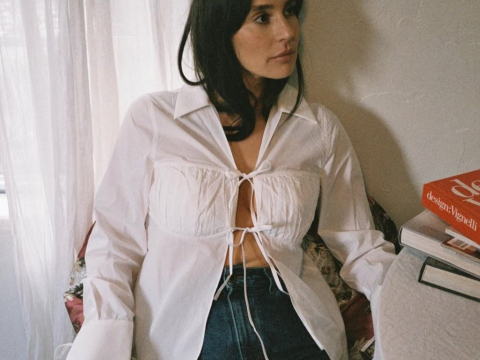 Αντί για t-shirt: Τα tie front tops είναι η chic εναλλακτική στα βαρετά items