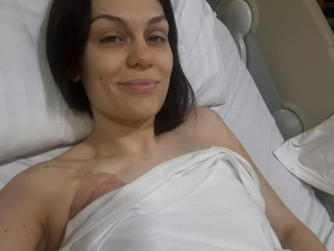 Η Jessie J χειρουργήθηκε, μετά τη διάγνωση με καρκίνο - Οι "σκληρές" και οι όμορφες εικόνες μέσα από το νοσοκομείο