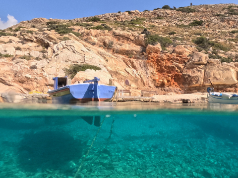 Αυτό το νησί των Μικρών Κυκλάδων προτείνει η Daily Mirror