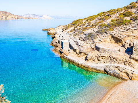 Life is easy: 5 ελληνικά νησιά για ήρεμες διακοπές μακριά από τη βαβούρα