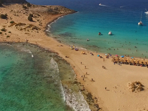 Αυτές είναι οι πιο εντυπωσιακές «δίδυμες» παραλίες της Ελλάδας