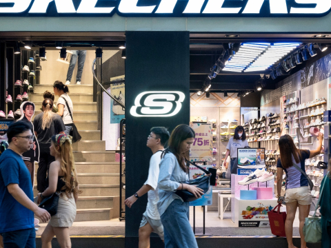 Skechers: Ο πατέρας και ο γιος που την ίδρυσαν - Από κομμωτής σε κολοσσό αθλητικών