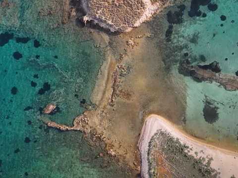 Υδρούσα: Το μικρό νησί της Αττικής που ανήκει σε... συνταξιούχο οδηγό λεωφορείου