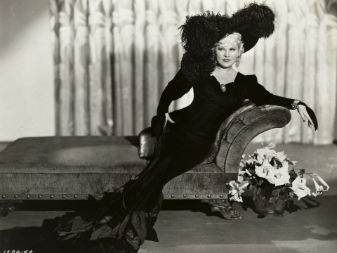 Πώς η αντισυμβατική Mae West απελευθέρωσε τις γυναίκες 