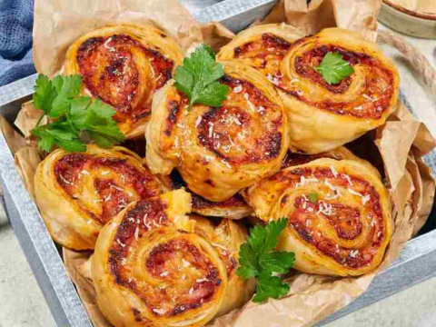 Γρήγορα ρολάκια σολομού: Το πιο νόστιμο finger food του καλοκαιριού