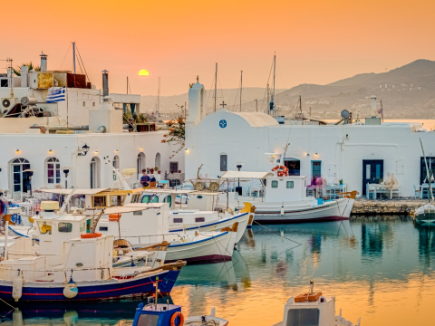 Η κυκλαδίτικη ομορφιά της Πάρου διατηρεί τη γοητεία της στο πέρασμα του χρόνου