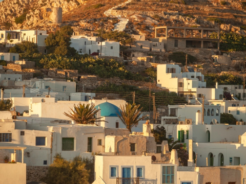Λίγο κρασί, λίγο θάλασσα και την ησυχία μου - Το ιδανικό νησί των Κυκλάδων για διακοπές με χαλαρούς ρυθμούς