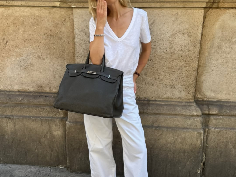 Η μικρή λεπτομέρεια στα outfits των κομψών γυναικών που δίνει ένα άνετο twist σε κάθε look 