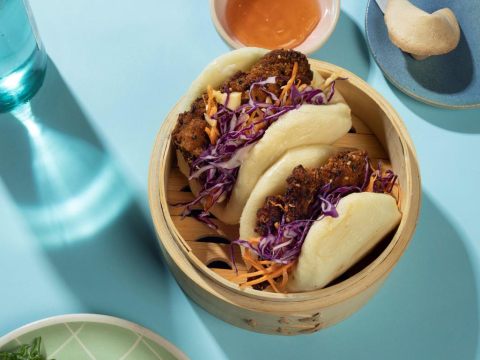Μάθε πώς να φτιάξεις αφράτα bao buns γεμιστά με ζουμερό χοιρινό