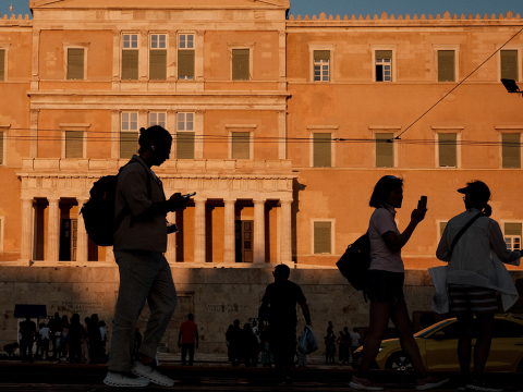 Δημογραφική «βόμβα»: Η Ελλάδα θα χάσει το 1/3 του πληθυσμού έως το 2100