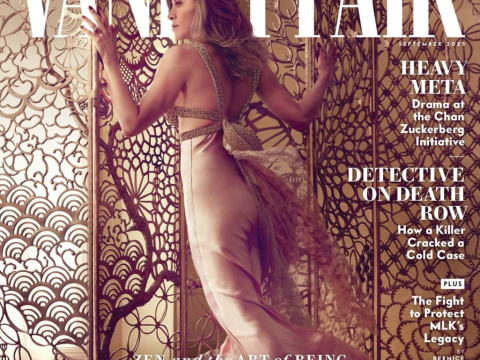 Η Τζένιφερ Άνιστον στο Vanity Fair: Ο θάνατος του Μάθιου Πέρι, το διαζύγιο από τον Μπραντ Πιτ και η σχέση της με τη Γκουίνεθ Πάλτροου