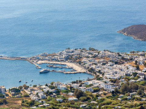 Σέριφος: Μπαρ μετατράπηκε σε... silent disco - "Ο κόσμος έμπαινε με τα ακουστικά του"