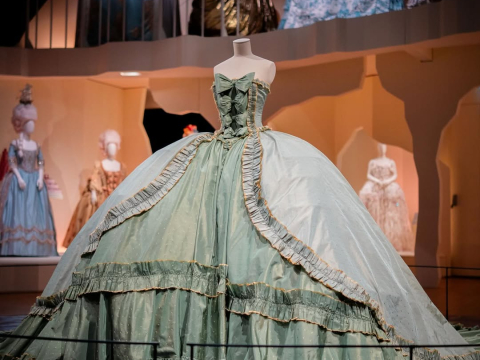 Marie Antoinette Style: Μια έκθεση εξερευνά τη διαχρονική κληρονομιά της βασίλισσας στη μόδα και το στιλ